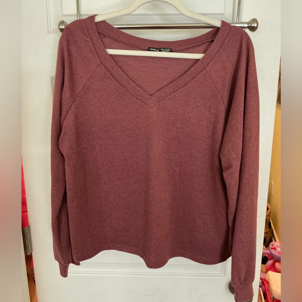 V-Neck Long Sleeve Top in Mauve